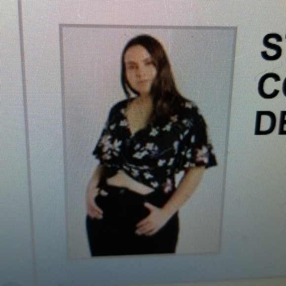 ! Plus Size Black Floral Crop - Picture 6 of 6